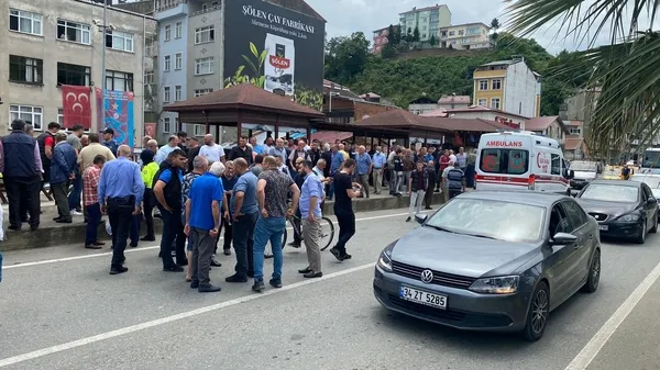 trabzonda-dehset-kamelyada-silahli-kavga-2-olu-1-yarali-1657886364274.jpg Trabzon’da dehşet! Kamelyada silahlı kavga | 2 ölü, 1 yaralı - 2