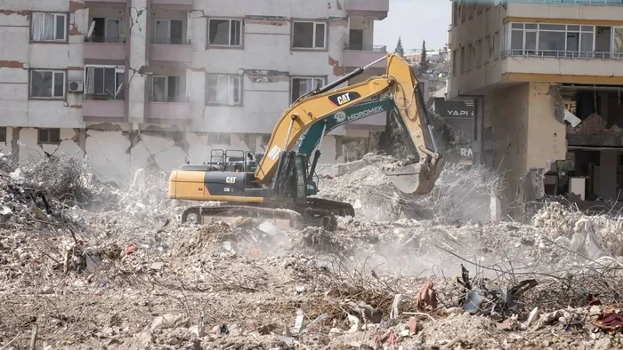 kahramanmarasta-depreminde-58-kisiye-mezar-olmustu-ebrar-sitesi-a-bloka-iliskin-davada-flas-gelisme-1719513829528.jpeg Kahramanmaraş depreminde 58 kişiye mezar olmuştu! Ebrar Sitesi davasında flaş gelişme - 4