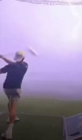 milyonda-bir-ihtimal-gerceklesti-abdde-havadaki-golf-topuna-yildirim-carpti-1626038943554.jpg Milyonda bir ihtimal gerçekleşti! ABD'de havadaki golf topuna yıldırım çarptı! - 2