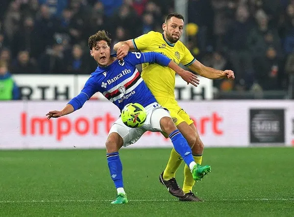 galatasarayla-fenerbahce-arasinda-stefan-de-vrij-kapismasi-1685775849275.jpeg Galatasaray'la Fenerbahçe arasında Stefan De Vrij kapışması - 2