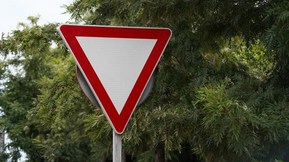 Yeni trafik levhası sürücüler için ne anlama geliyor, P-35 levhası nedir?