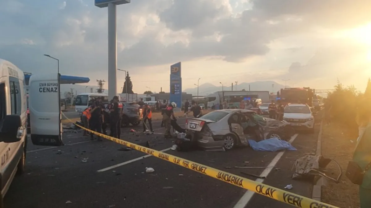 İzmir'de korkunç kaza! 2 kişi öldü, 3 yaralı