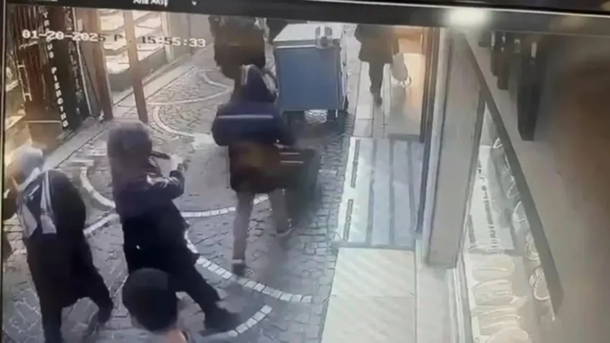 3 saniyede milyonluk vurgun! Şüpheli ikili göz açıp kapayıncaya kadar 50 bin Doları çaldı!