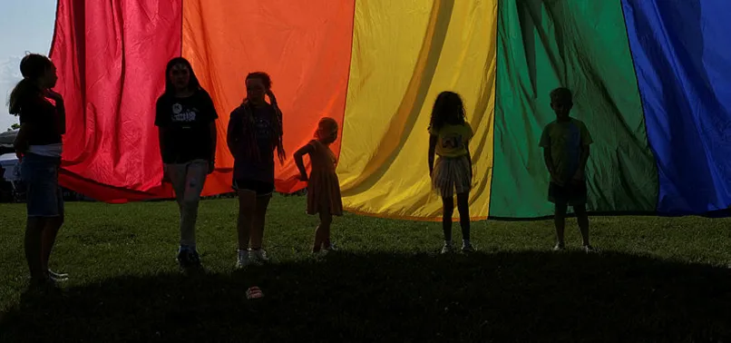 Dünya ve Türkiye'de LGBT terörü! Aile kavramını yok eden sapkınlığa Türkiye'de CHP HDP ve FETÖ desteği! İşte LGBT dosyası...