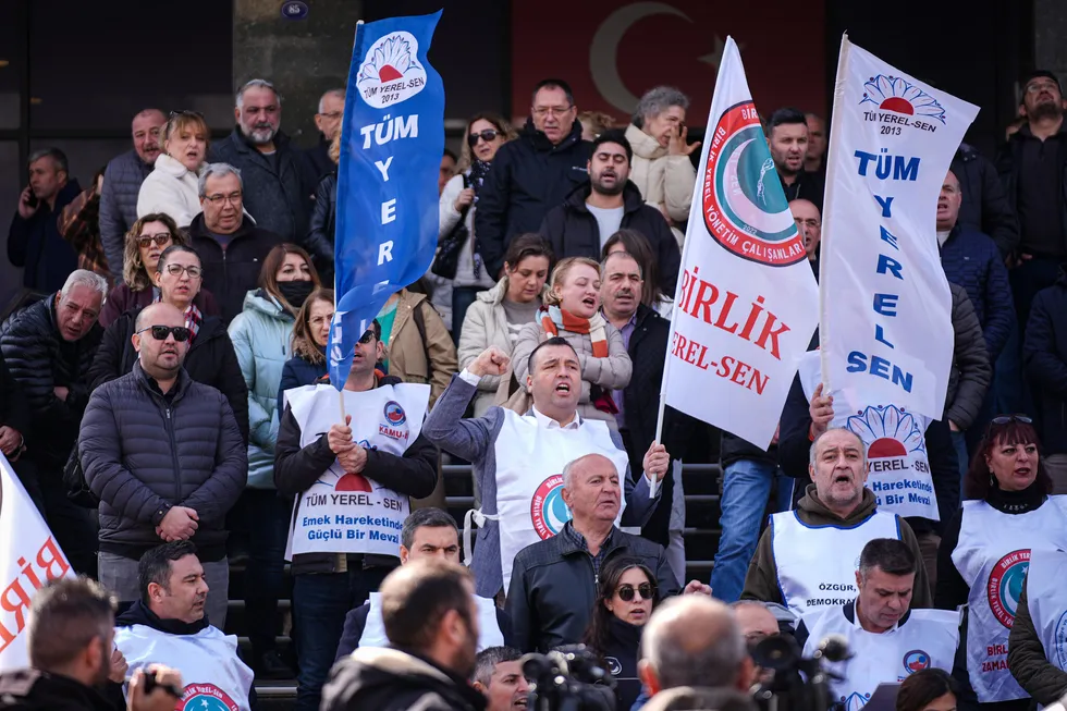 buca-belediyesinde-degisen-bir-sey-yok-300-memurdan-is-birakma-karari-1789442902248.jpg Buca Belediyesi’nde değişen bir şey yok! 300 memurdan iş bırakma kararı - 3