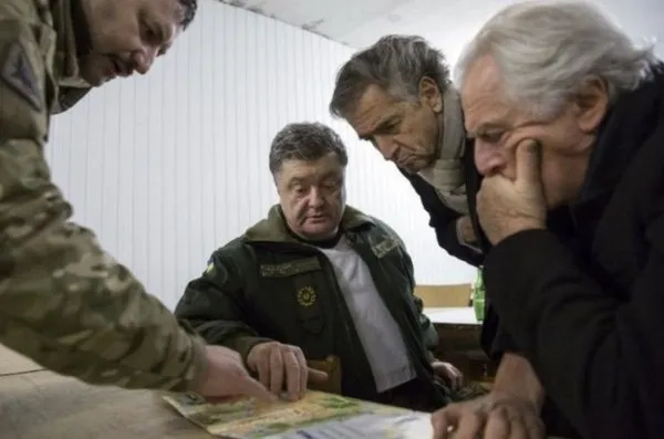 Fransız yazar Bernard Henri Levy Ukrayna’da görüntülendi! Savaş neredeyse o orada