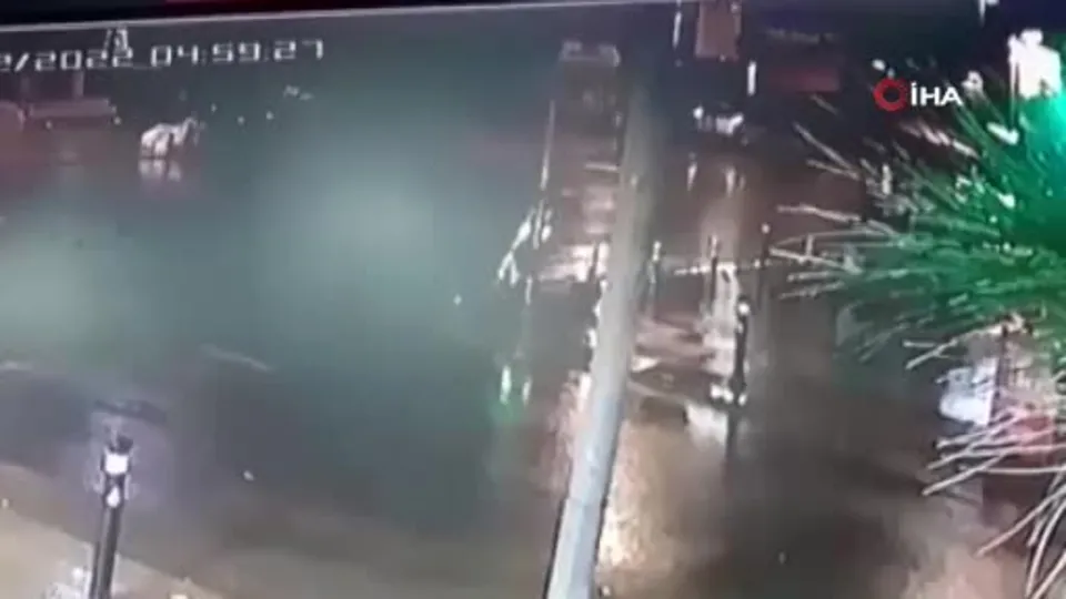 100 metre savruldu! Kaza anı kamerada