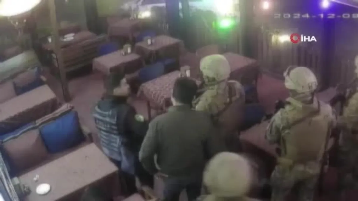 İlaçlarını alamadı halüsinasyon görüp kız arkadaşını böyle rehin aldı