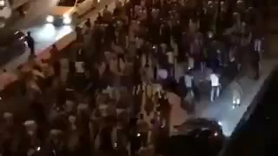 Azerbaycan halkı sokağa döküldü