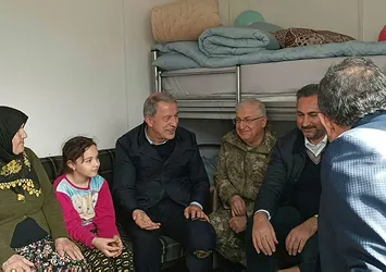 Milli Savunma Bakanı Akar'dan depremin vurduğu İslahiye ve Nurdağı'na ziyaret
