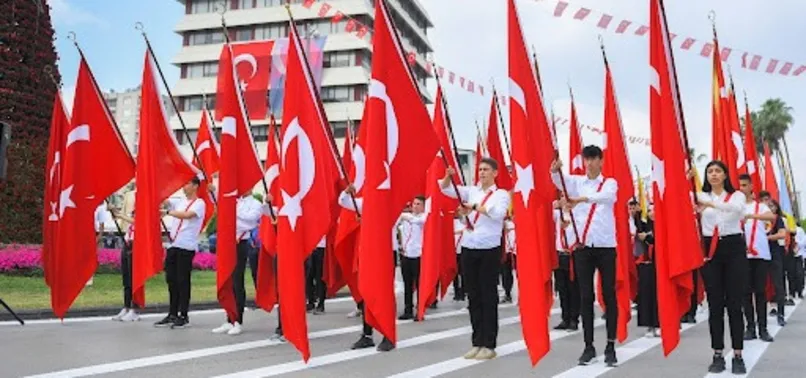 Kurtuluş ateşi 106 yıl önce yandı! 19 Mayıs 81 ilde kutlanıyor! TCG Anadolu'dan Bandırma Vapuru'na saygı duruşu