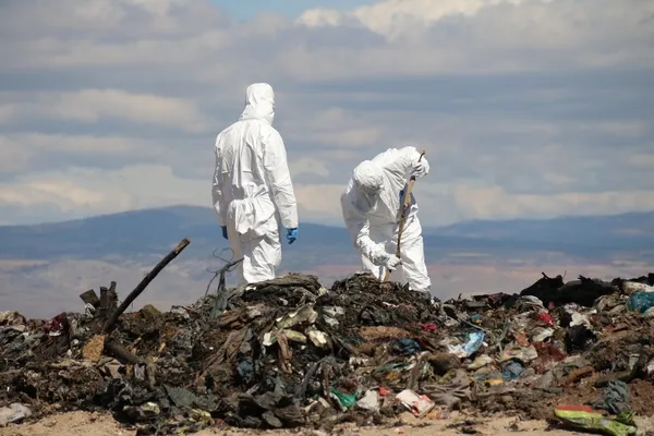 kan-donduran-suphe-22-gundur-bulunamayan-irakli-sally-coplukte-araniyor-1632490172017.jpg Kan donduran şüphe! 22 gündür bulunamayan Iraklı Sally çöplükte aranıyor! - 4