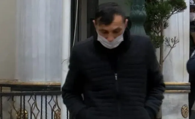 İstanbul’da temizlik işçisi süpürgesine takılan 270 bin doları polise teslim etti - 1
