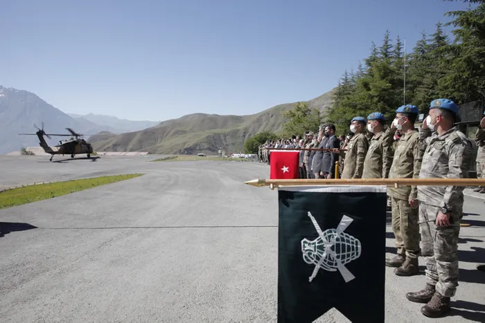 Pençe Yıldırım Harekatı’nda şehit olan asker için Hakkari’de tören düzenlendi