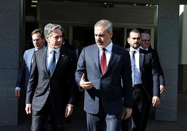 Bakan Hakan Fidan kendisine sarılmak isteyen Blinken’e neden izin vermedi? Detaylar ortaya çıktı