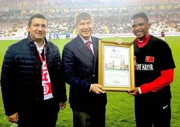 Samuel Eto'o'ya 'onursal hemşerilik' beratı verildi