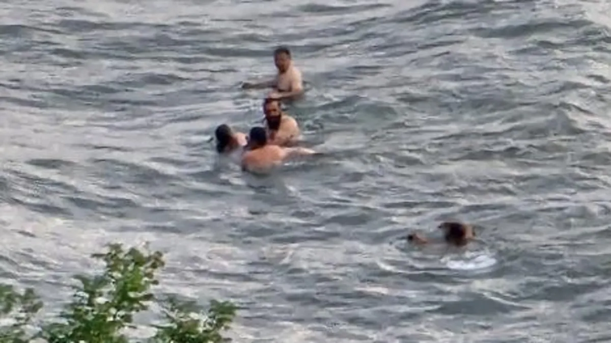 Boğulma tehlikesi geçiren 3 kadını vatandaşlar kurtardı