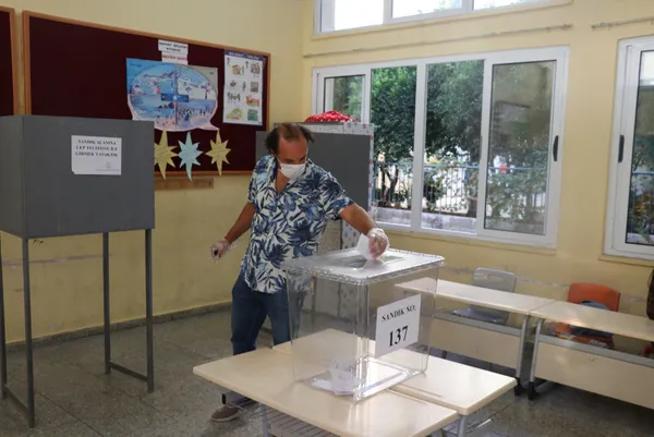 Kuzey Kıbrıs’ta tarihi seçim! Halk sandık başında