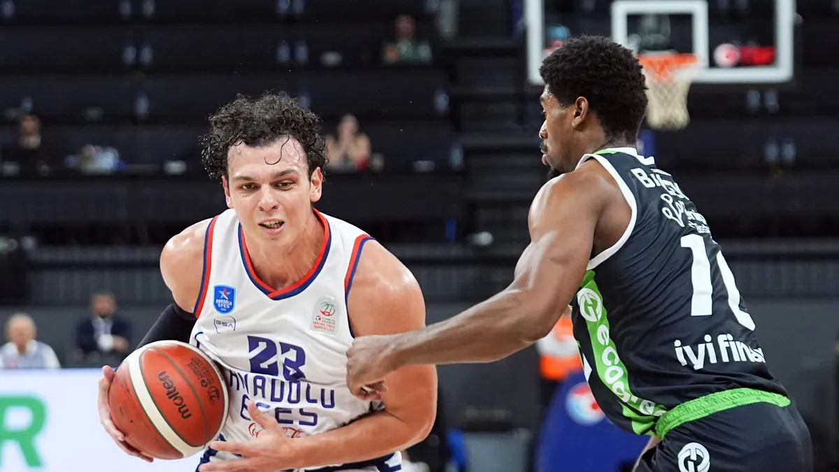 Anadolu Efes Denizli Basket BSL maçından görüntü
