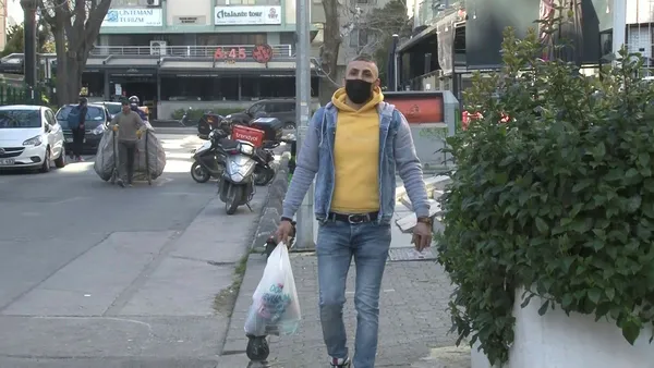 Koronavirüse karşı sosyal mesafe uyarısı yaptı ölüm tehdidi aldı! Maganda bıçakla tehdit etti