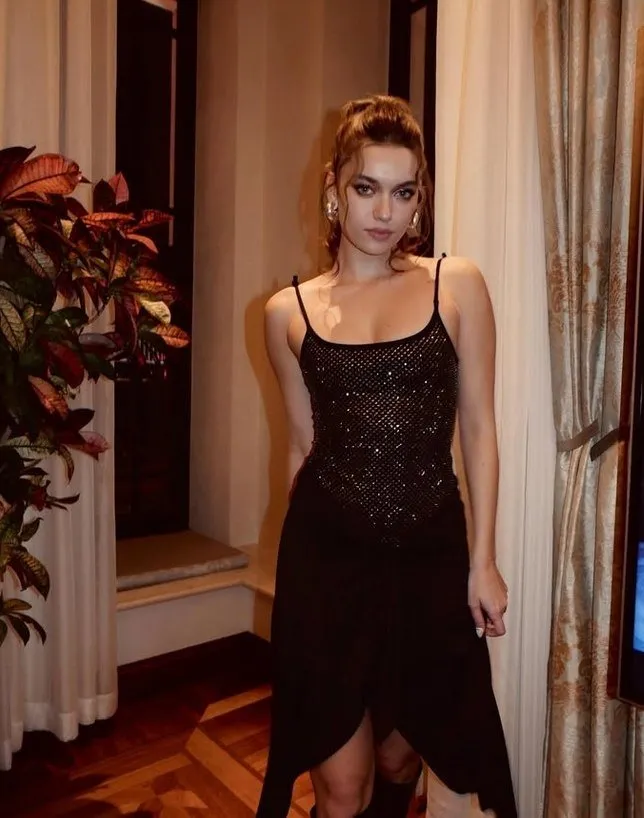 Afra Saraçoğlu’nu tatil dönüşü bakın kim karşıladı! İkinci babam