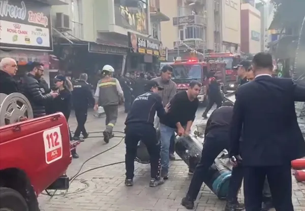 aydinda-7-kisiye-mezar-olan-patlama-restoran-sahibi-ve-esi-ile-tup-firmasi-sahibi-tutuklandi-1672510204655.jpg Aydın'da 7 kişiye mezar olan patlama: Restoran sahibi ve eşi ile tüp firması sahibi tutuklandı - 1