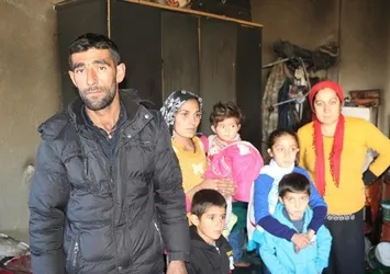 Yastık içindeki ev parası kül oldu