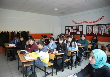 Uzman psikolog depremzede çocuklar için uyardı! Gözler sürekli üzerlerinde olmamalı