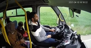 Sürücüsü uyuyan otobüs tarlaya uçtu!