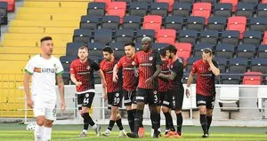 Zirveye Gaziantep FK damgası
