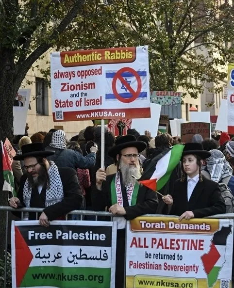 new-yorkta-binlerce-kisi-gazzeden-yana-isgalci-israili-protesto-edildi-1700273751139.jpg New York’ta binlerce kişi Gazze’den yana! İşgalci İsrail protesto edildi - 2