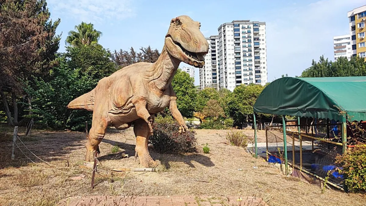 Milyonlarca lira harcanmıştı! Dinazor Park çürümeye terk edildi