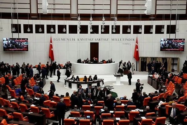 Kıyafet serbestisine her alanda anayasal güvence - 1