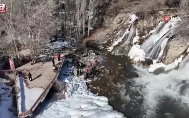 Muradiye Şelalesi’ne büyük ilgi
