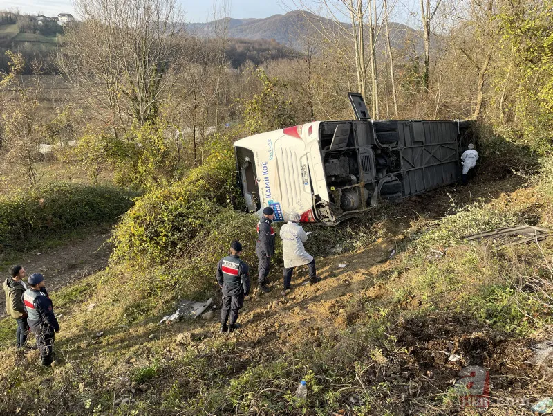 Bartın'da yolcu otobüsü devrildi! Çok sayıda yaralı var 15