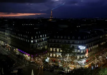 Paris karanlığa gömüldü! Birçok mahalle elektriksiz kaldı