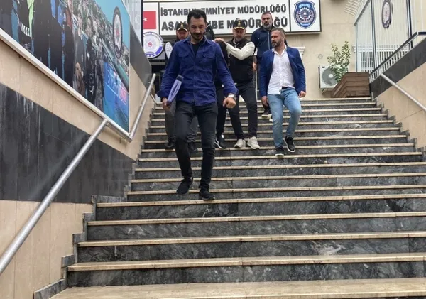 sedat-peker-ile-ilgili-paylastigi-videolarla-tanindi-cenk-celiki-vuran-zanli-yurtdisina-kacmak-isterken-yakala-1663847796246.jpg Sedat Peker ile ilgili paylaştığı videolarla tanındı! Cenk Çelik’i vuran zanlı yurtdışına kaçmak isterken yakalandı - 5