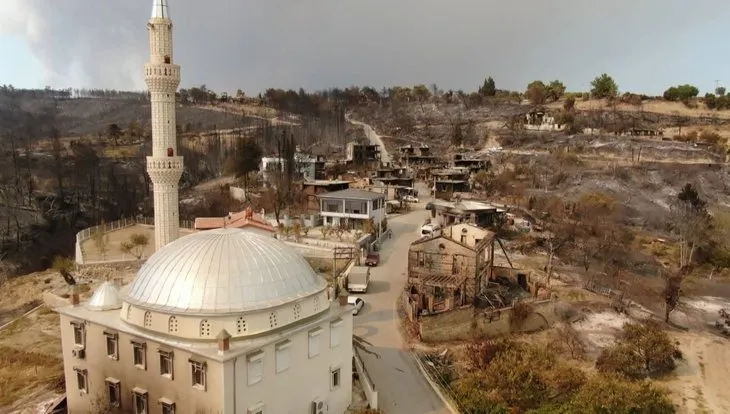 Alevlerin yuttuğu Manavgat’ta cami sapasağlam ayakta!