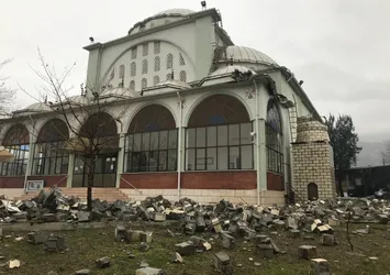 Son dakika: Fırtına cami minaresini devirdi