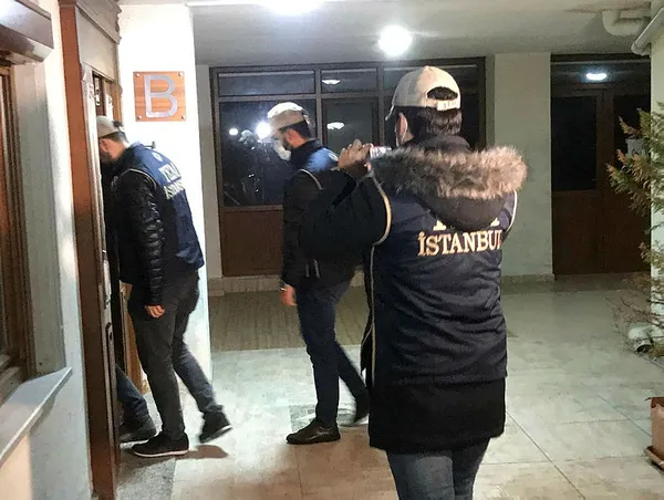 İstanbul merkezli 33 ilde dev FETÖ operasyonu: 100’ün üzerinde gözaltı var