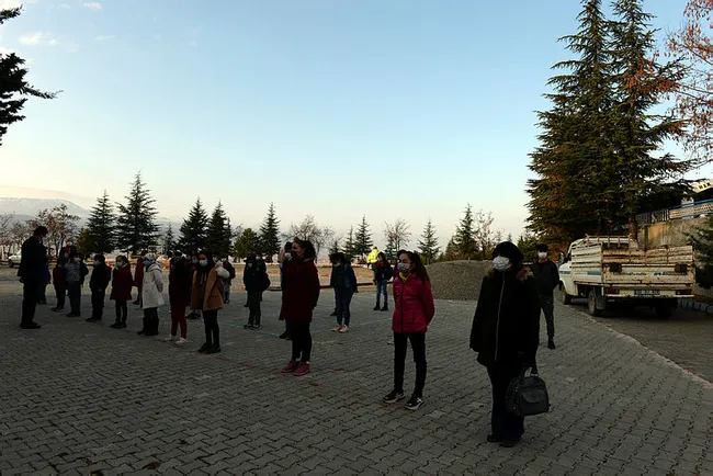 Son dakika: Yüz yüze eğitimde ders zili çaldı! Öğretmenler ne zaman aşı olacak?