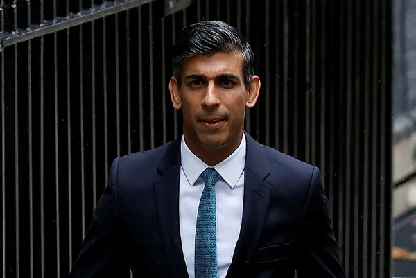 İngiltere’nin Hint kökenli başkanı Rishi Sunak bir ilke imza attı! Monarktan daha zengin