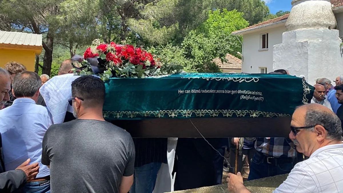 Korhan Berzeg toprağa verildi Ailesinden cenaze töreninde dikkat çeken istek