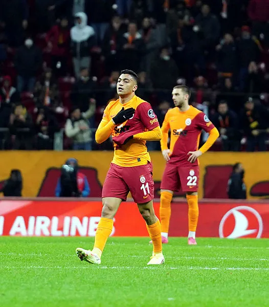 Son dakika: Galatasaray’da Mbaye Diagne Başakşehir maçında sakatlandı