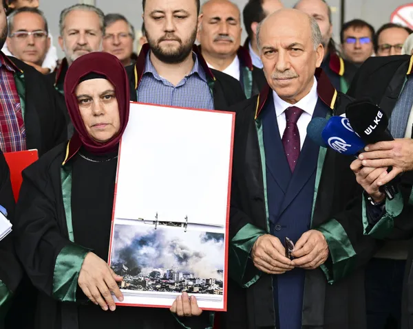 İşgalci İsrail Gazze'de mazlumları katlediyor! Türk hukukçular adalet arayışında! 3 klasörlük delil Lahey'e gidiyor - 2