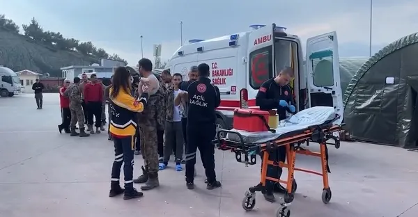 Sağlık Bakanı Fahrettin Koca: Deprem bölgesinde tetanos riskine karşı aşılama başladı