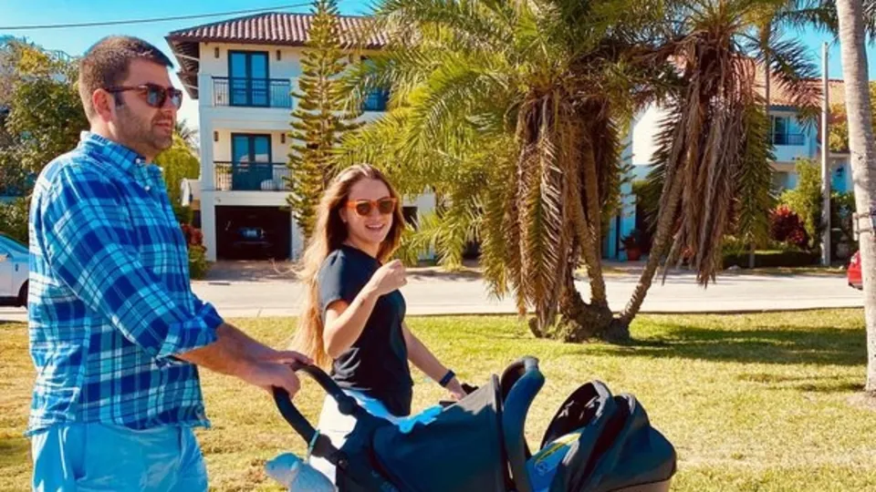 Ceyda Ateş ve Buğra Toplusoy’un aile pozuna beğeni yağdı! Kızları Talia ile…