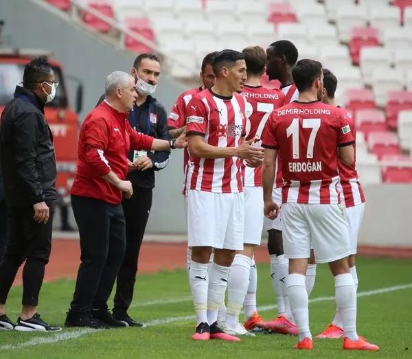Tek gol 3 puan... Sivasspor 1 - 0 Yeni Malatyaspor (MAÇ SONUCU - ÖZET) - 4