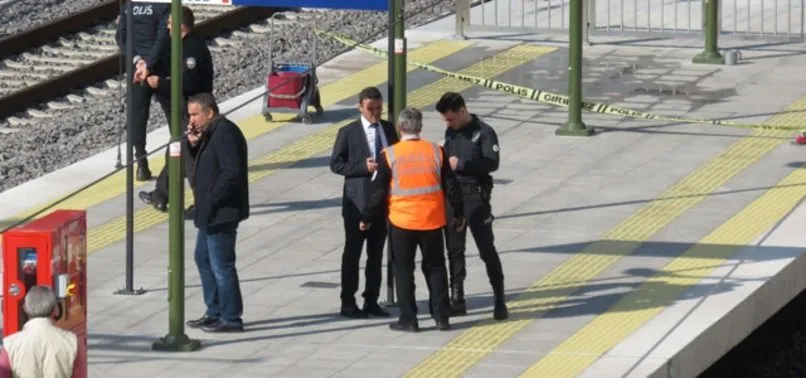 Kartal'da raylara düşen yaşlı adam tren altında kaldı