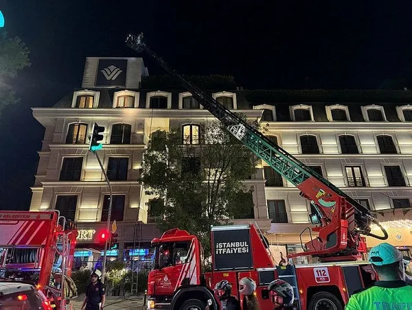 kadikoyde-korku-dolu-anlar-bir-otel-alevlere-teslim-oldu-1717621088847.jpeg Kadıköy'de korku dolu anlar! Bir otel alevlere teslim oldu - 3